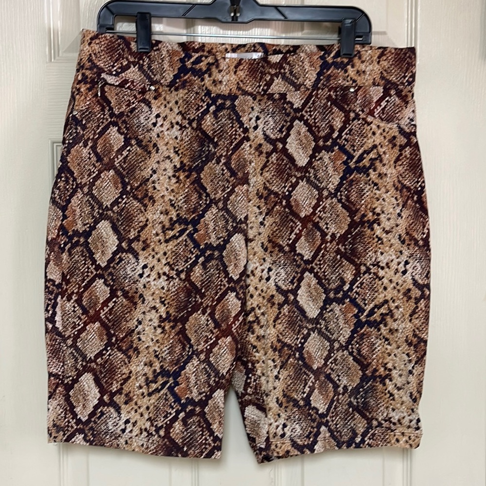 retrology shorts. Womens size XL. Stretchy/ snake print